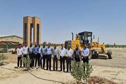 اجرای زیرسازی محوطه و مسیر پیاده روی دسترسی به یادمان شهدای گمنام پردیس مجتمع آموزش عالی گناباد